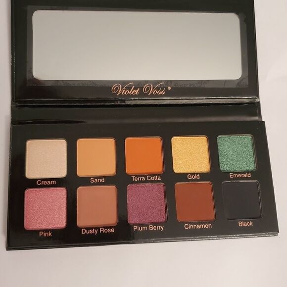 Violet Voss Essentials Palette   - Picture 3 of 5